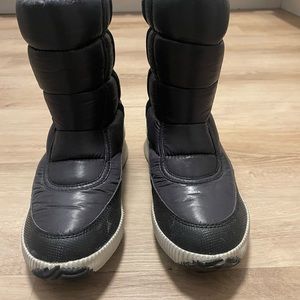 Sorel snow boots size 8